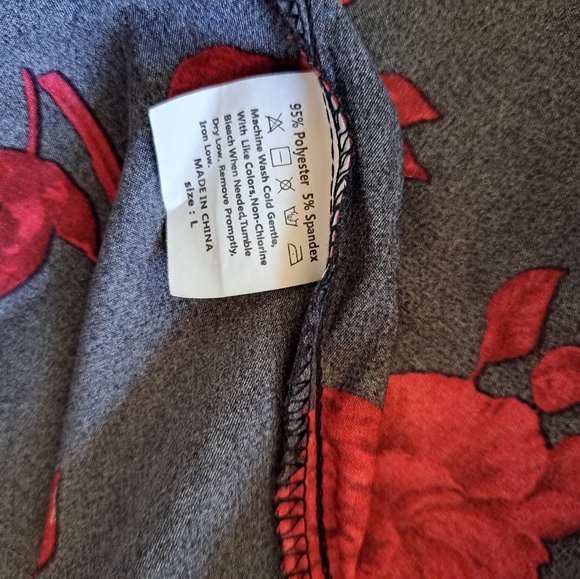 Red floral Night Robe - Picture 4 of 5